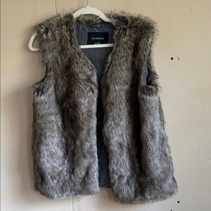 Glamsia Women's Faux Fur Vest in Grey